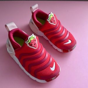 NIKE Dynamo GO Sneaker - strawberry toddler girl 11/12 slip on sneakers